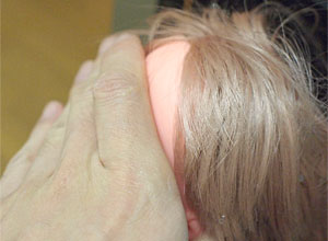 顔を覆う。娘じゃないよ。