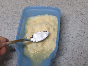 レンコンを摩り下ろす